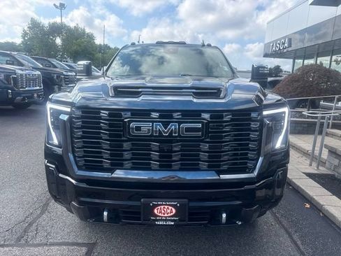 Used 2024 GMC Sierra 3500 Denali Ultimate AWD/4WD image 2
