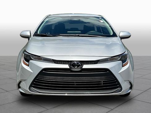 Used 2026 Toyota Corolla LE FWD image 4
