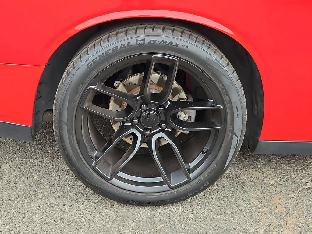 Used 2016 Dodge Challenger R/T RWD image 9