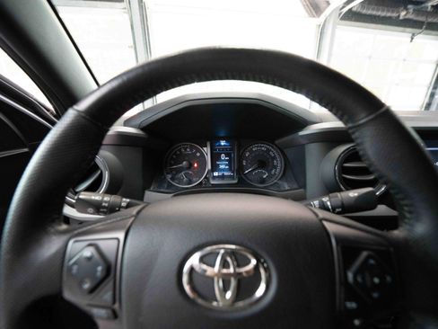 Used 2022 Toyota Tacoma TRD Sport w/ Technology Package AWD/4WD image 15