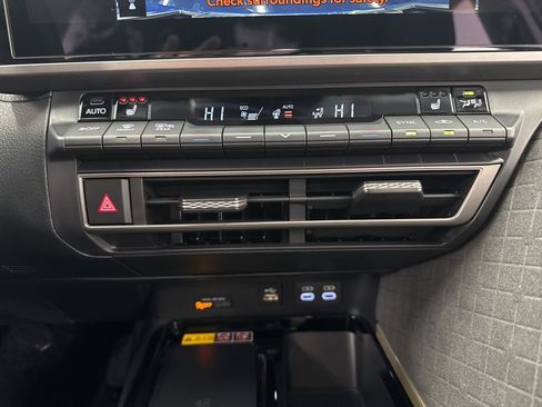 Used 2026 Toyota Camry XLE image 25