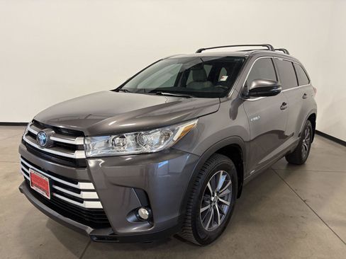 Used 2017 Toyota Highlander XLE AWD/4WD image 7