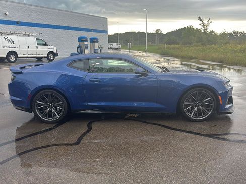 Used 2021 Chevrolet Camaro ZL1 RWD image 6