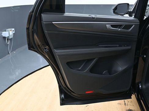 Used 2024 Volkswagen Atlas Cross Sport SE w/ Panoramic Sunroof Package FWD image 40