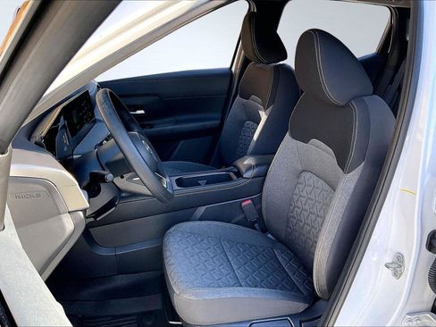 Used 2025 Nissan Kicks SV image 26