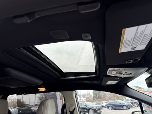 Used 2025 Toyota Sienna Platinum image 29