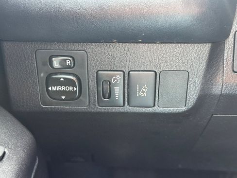 Used 2018 Toyota RAV4 XLE FWD image 31