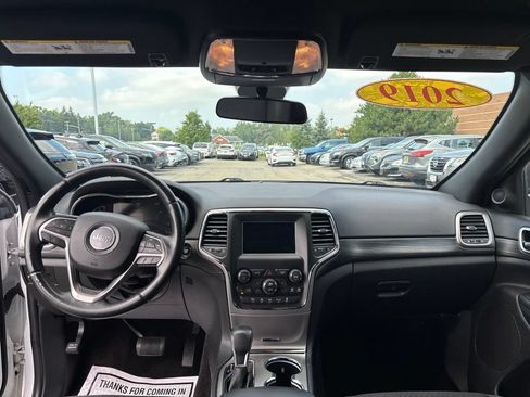 Used 2019 Jeep Grand Cherokee Laredo AWD/4WD image 14
