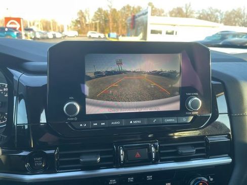 Used 2025 Nissan Pathfinder SV image 15