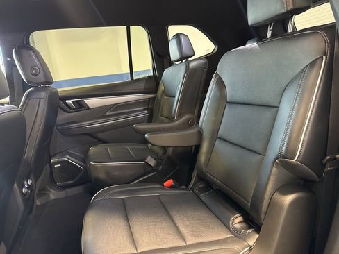 Used 2025 Buick Enclave Preferred AWD/4WD image 25