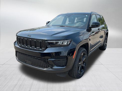 Used 2023 Jeep Grand Cherokee Altitude AWD/4WD image 1