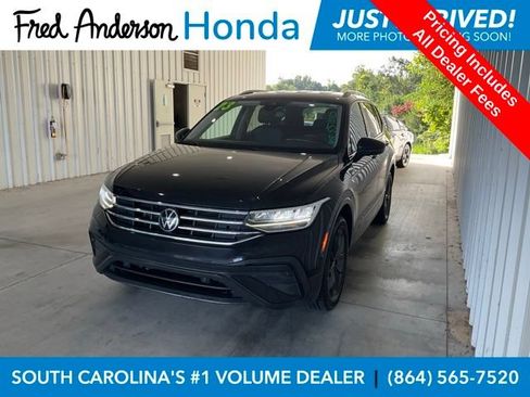 Used 2023 Volkswagen Tiguan SE FWD image 1