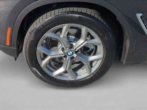 Certified 2025 BMW X4 xDrive30i w/ Premium Package image 25