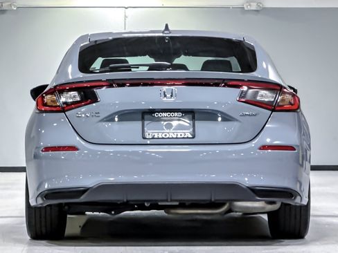 Used 2023 Honda Civic Sport image 9