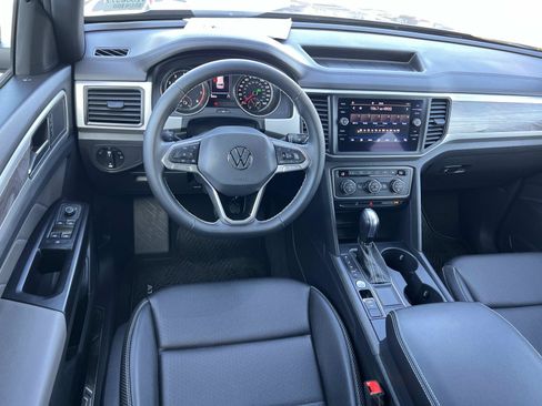 Certified 2021 Volkswagen Atlas Cross Sport SE w/ Panoramic Sunroof Package FWD image 7