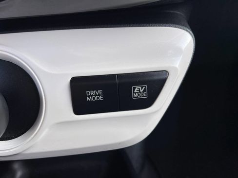 Used 2016 Toyota Prius Two image 17