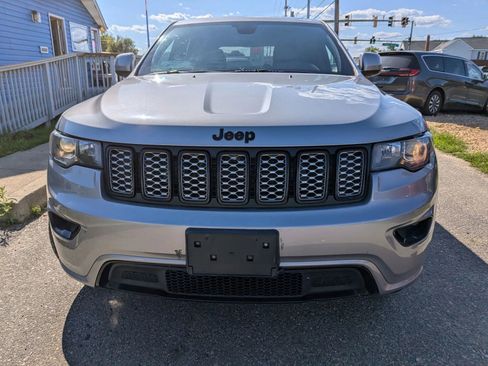 Used 2018 Jeep Grand Cherokee Altitude AWD/4WD image 9