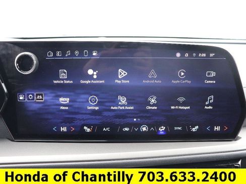 Used 2024 Chevrolet Traverse LT w/ Enhanced Driving Package image 16