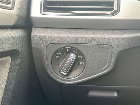 Used 2022 Volkswagen Atlas Cross Sport SEL image 31