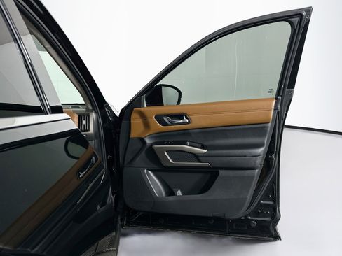 Used 2023 Nissan Pathfinder Platinum w/ Black Appearance Package AWD/4WD image 35