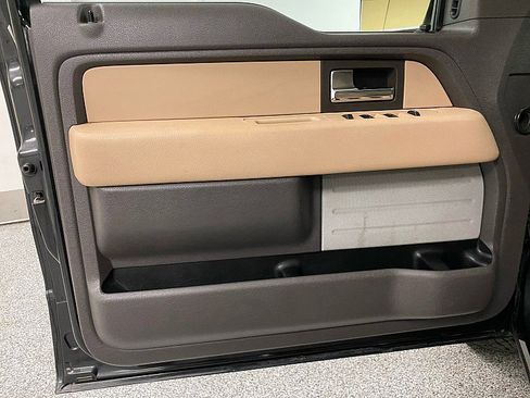 Used 2013 Ford F150 XLT w/ XLT Chrome Pkg image 9