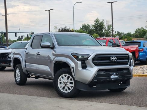 Used 2025 Toyota Tacoma SR5 AWD/4WD image 1