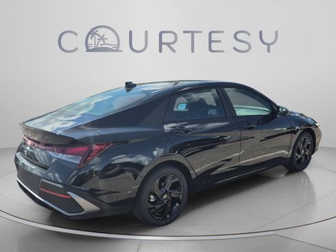 New 2026 Hyundai Elantra SEL Sport FWD image 5