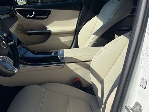Used 2025 Mercedes-Benz C 300 Sedan image 32