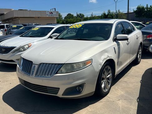 Used 2009 Lincoln MKS image 2