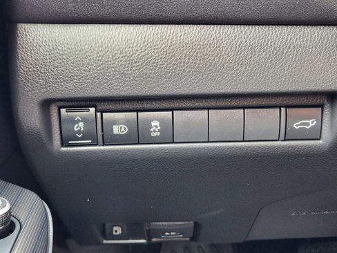 Used 2023 Toyota Venza XLE AWD/4WD image 21