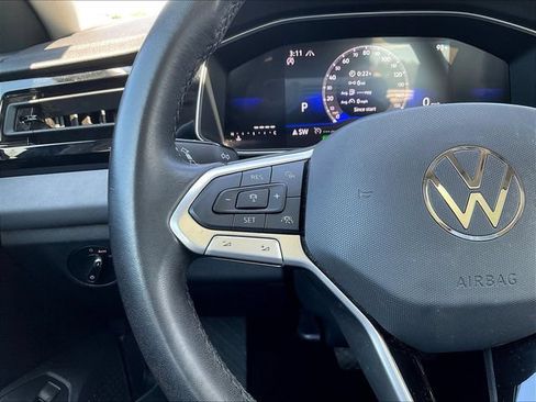 Used 2025 Volkswagen Jetta SE FWD image 12