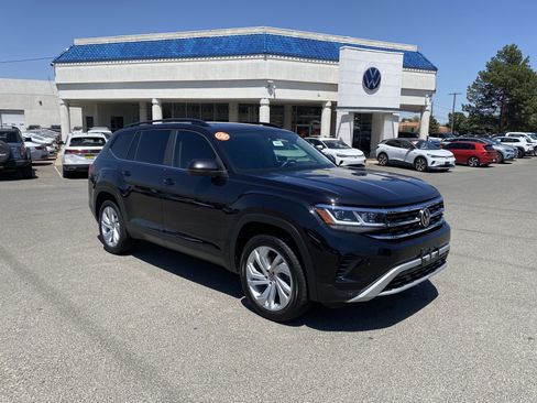 Used 2021 Volkswagen Atlas SE w/ Panoramic Sunroof Package FWD image 2