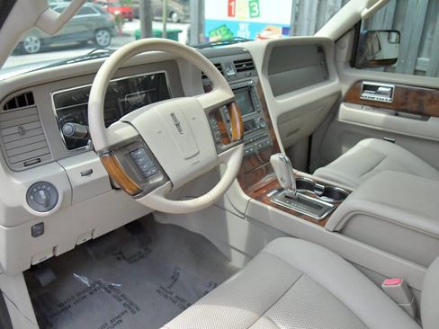 Used 2014 Lincoln Navigator 2WD image 26