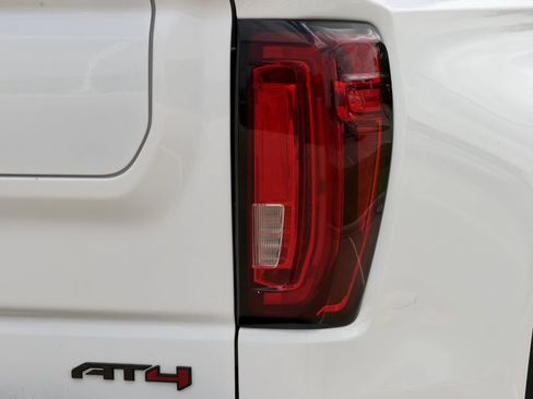 Used 2020 GMC Sierra 1500 AT4 w/ AT4 Premium Package AWD/4WD image 12