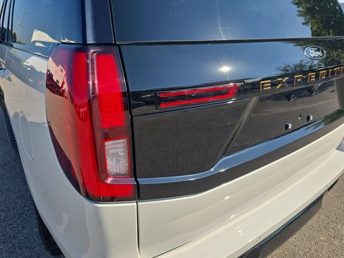 Used 2025 Ford Expedition Tremor AWD/4WD image 37