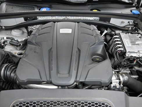 Certified 2024 Porsche Macan GTS AWD/4WD image 21