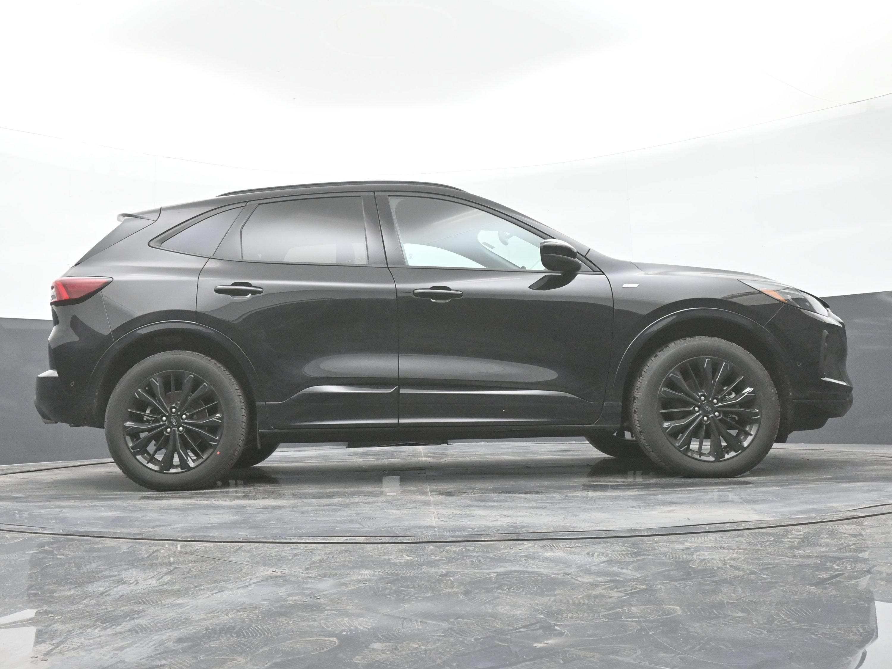 Used 2024 Ford Escape ST-Line Elite w/ Premium Technology Package AWD/4WD image 40