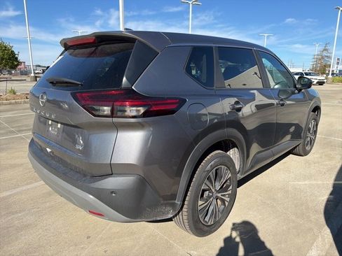 Used 2023 Nissan Rogue SV image 5