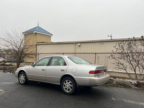 Used 1998 Toyota Camry CE image 28