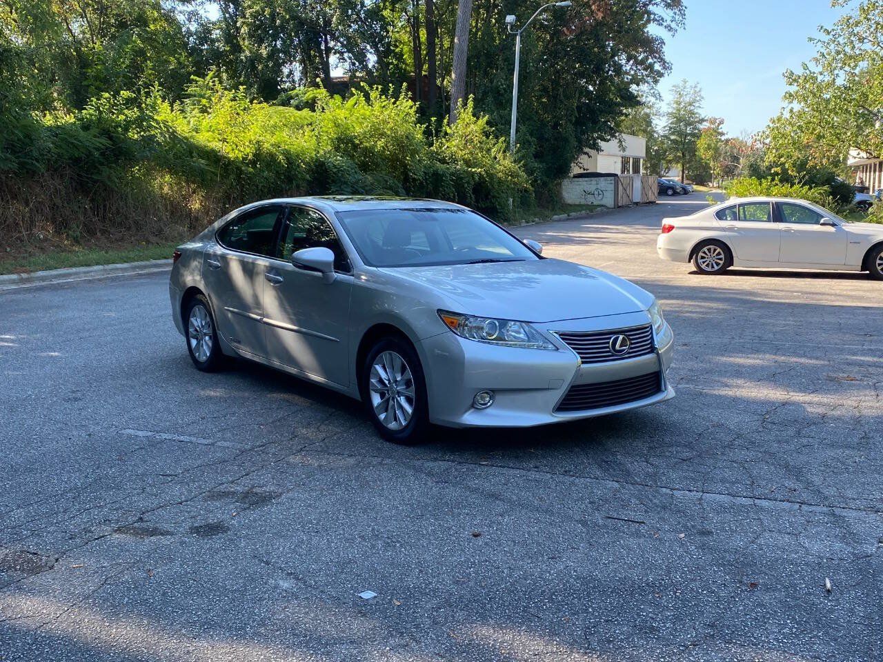 Used 2014 Lexus ES 300h w/ Luxury Package w/Bamboo Trim FWD image 3