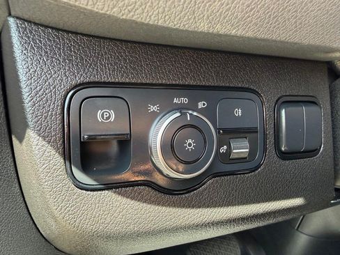Used 2022 Mercedes-Benz Sprinter 2500 image 46