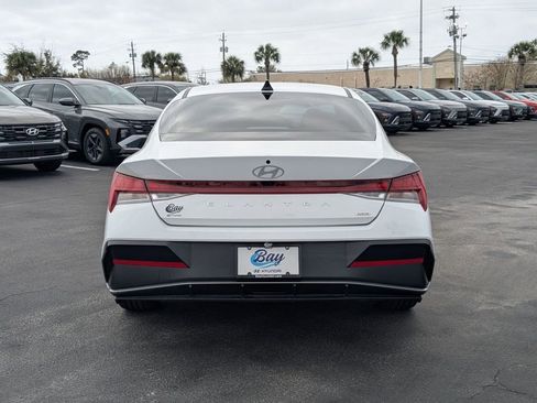 Certified 2025 Hyundai Elantra Limited image 7