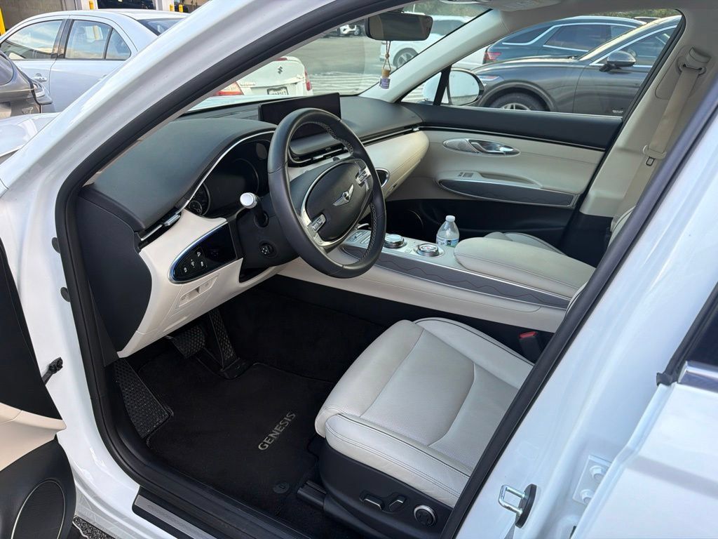 Used 2024 Genesis GV70 2.5T w/ Advanced Package AWD/4WD image 12