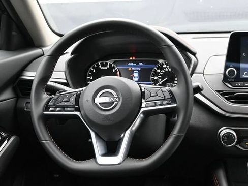 Used 2025 Nissan Altima 2.5 SR AWD/4WD image 11
