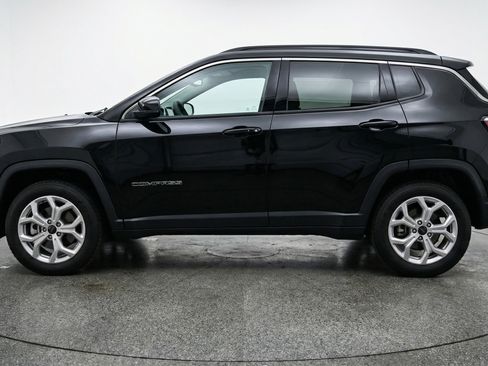 Used 2025 Jeep Compass Latitude image 5