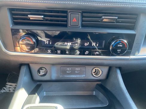 Used 2024 Nissan Rogue SV image 23