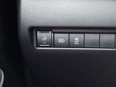 Certified 2024 Toyota Venza XLE image 20