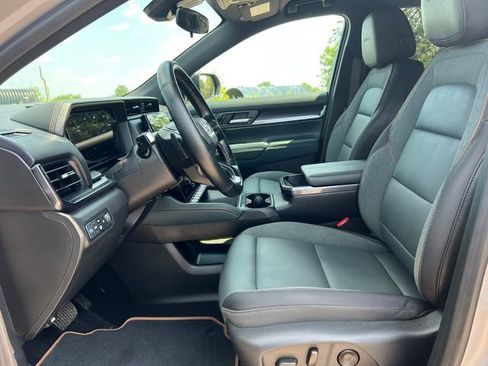 Used 2026 GMC Terrain AT4 w/ Convenience Package III AWD/4WD image 4