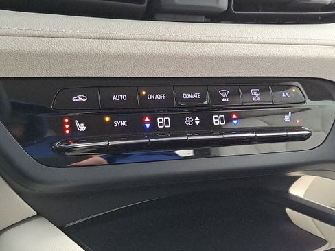 Used 2022 Buick Envision Essence w/ Technology Package I image 21