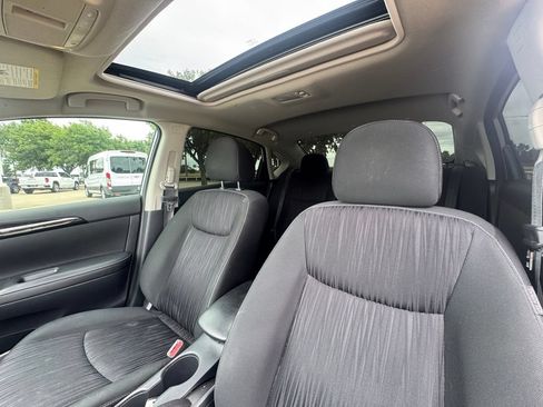 Used 2019 Nissan Sentra SV w/ Special Edition Package FWD image 6